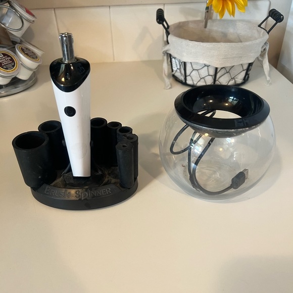 Make up brush cleaner - Picture 1 of 1